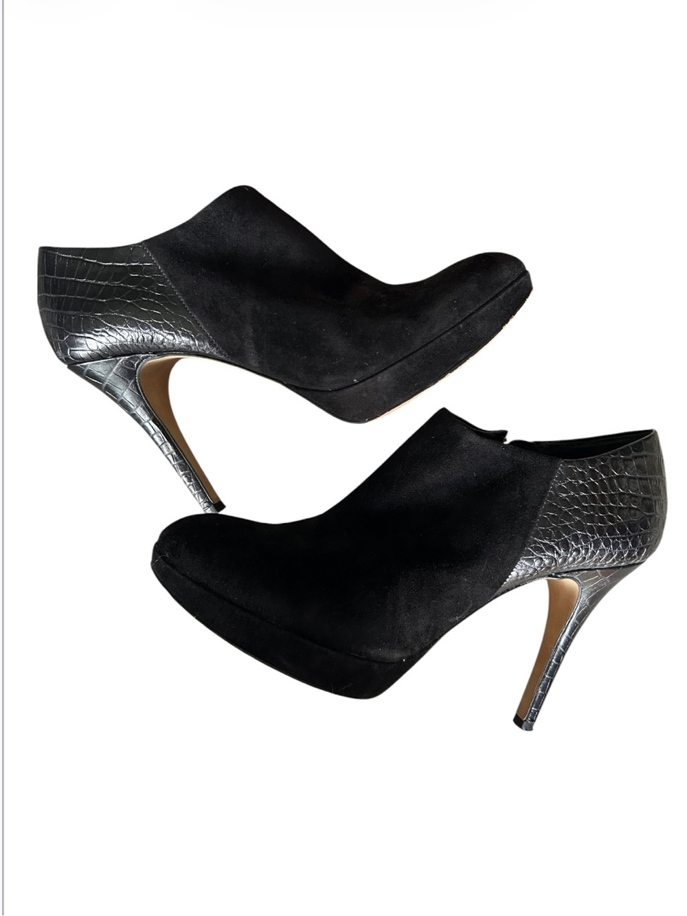 Vince Camuto Elvin Stiletto Booties Black Suede Textured Snake Excellent 9.5 - Picture 2 of 9